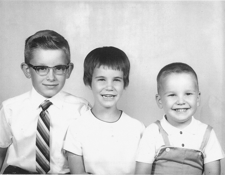 1965, with sister Suzi and brother Bob
